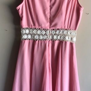 Sleeveless dress. Never worn. Size M.